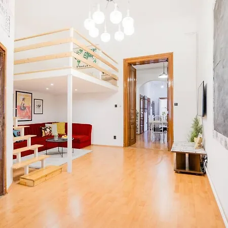Secluded Spacious Oasis-best Location In Downtown Apartmán