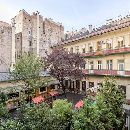 Secluded Spacious Oasis-best Location In Downtown * Budapešť