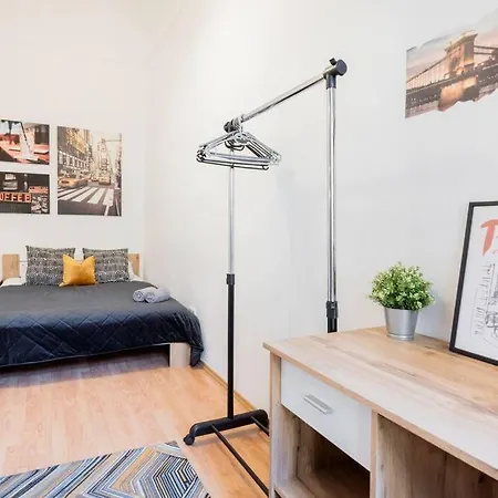 Lägenhet Secluded Spacious Oasis-best Location In Downtown Budapest