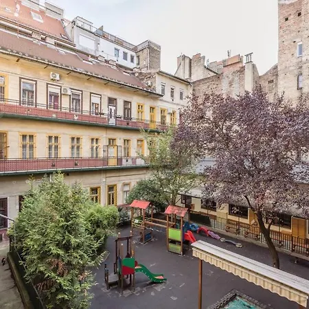 Lägenhet Secluded Spacious Oasis-best Location In Downtown Budapest