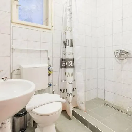 Secluded Spacious Oasis-best Location In Downtown Lägenhet