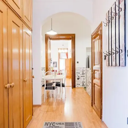 Lägenhet Secluded Spacious Oasis-best Location In Downtown Budapest