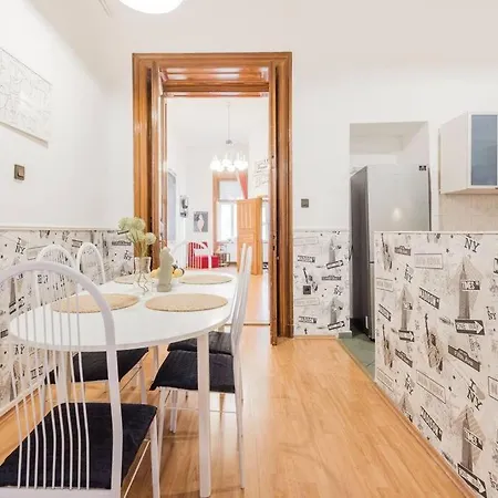 Secluded Spacious Oasis-best Location In Downtown Lägenhet Budapest