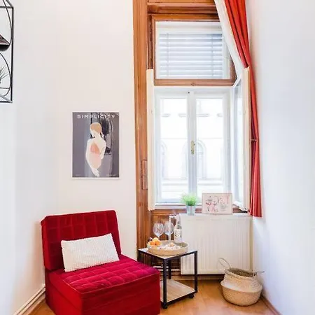 아파트 Secluded Spacious Oasis-best Location In Downtown 부다페스트